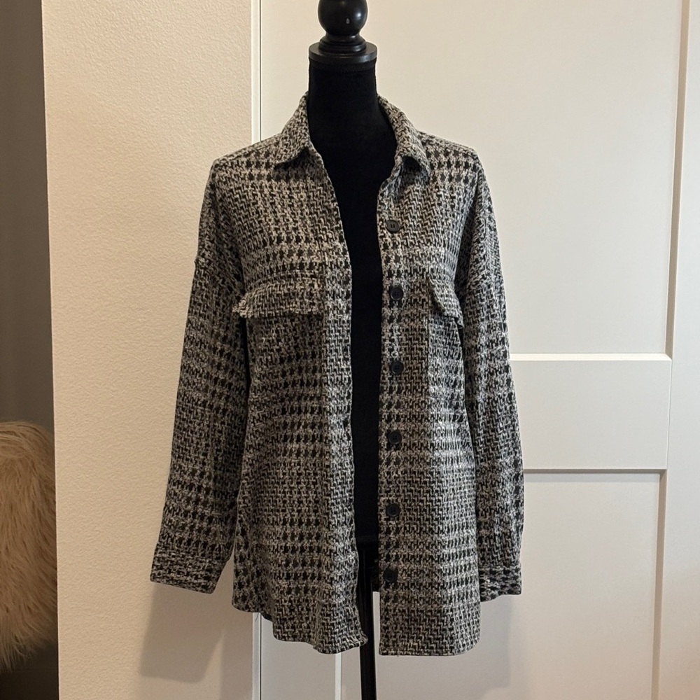 Max Studio Black and White Knit Top